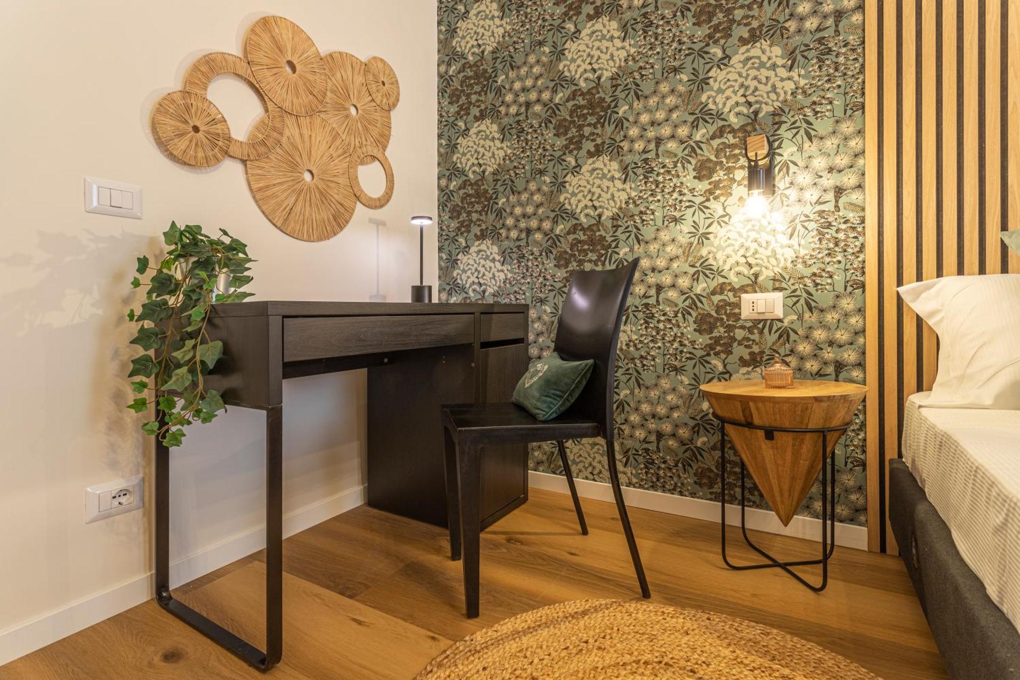 Isabella Stylish With Garden Apartment Rom