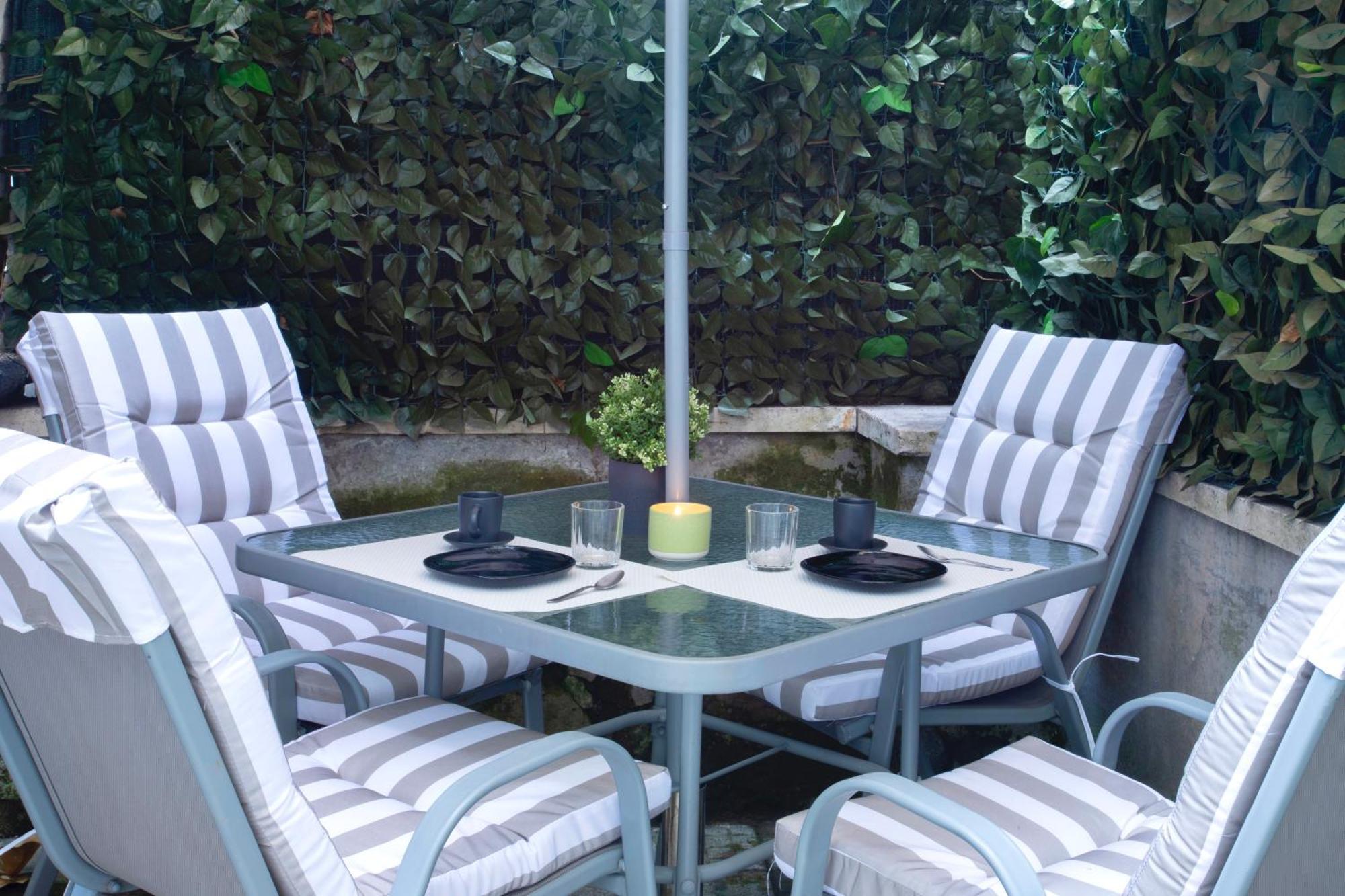 Isabella Stylish With Garden Rom
